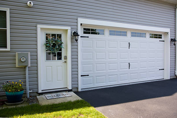 24/7 Emergency Garage Door Panel Replacement experts in Seagoville, TX